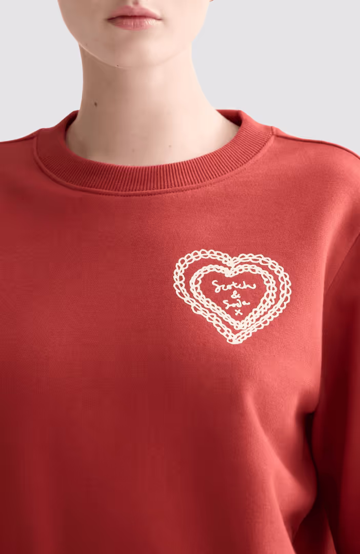Regular fit chest artwork sweater