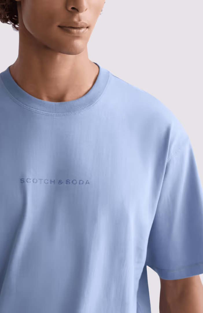 Seasonal core chest artwork relaxed-fit T-shirt