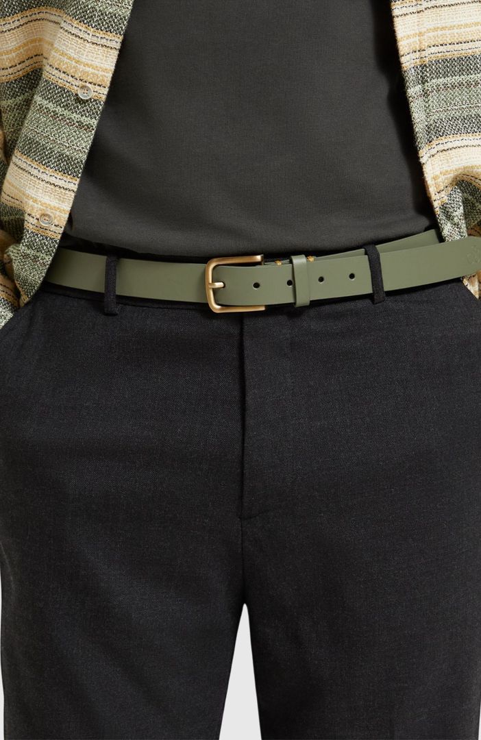 Recycled leather belt with printed backside