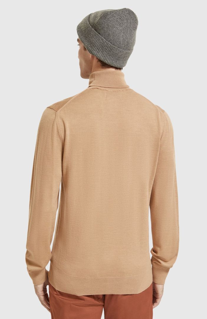 Regular fit turtleneck pullover in merino wool