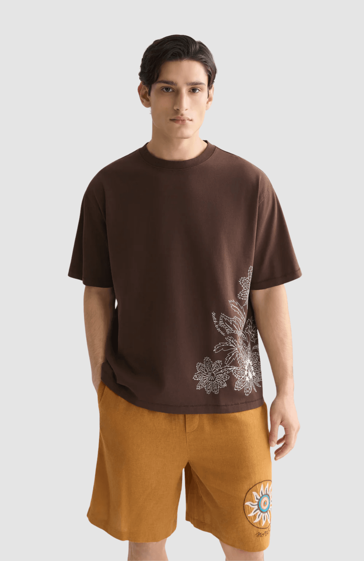 Embroidered artwork loosefit Tshirt