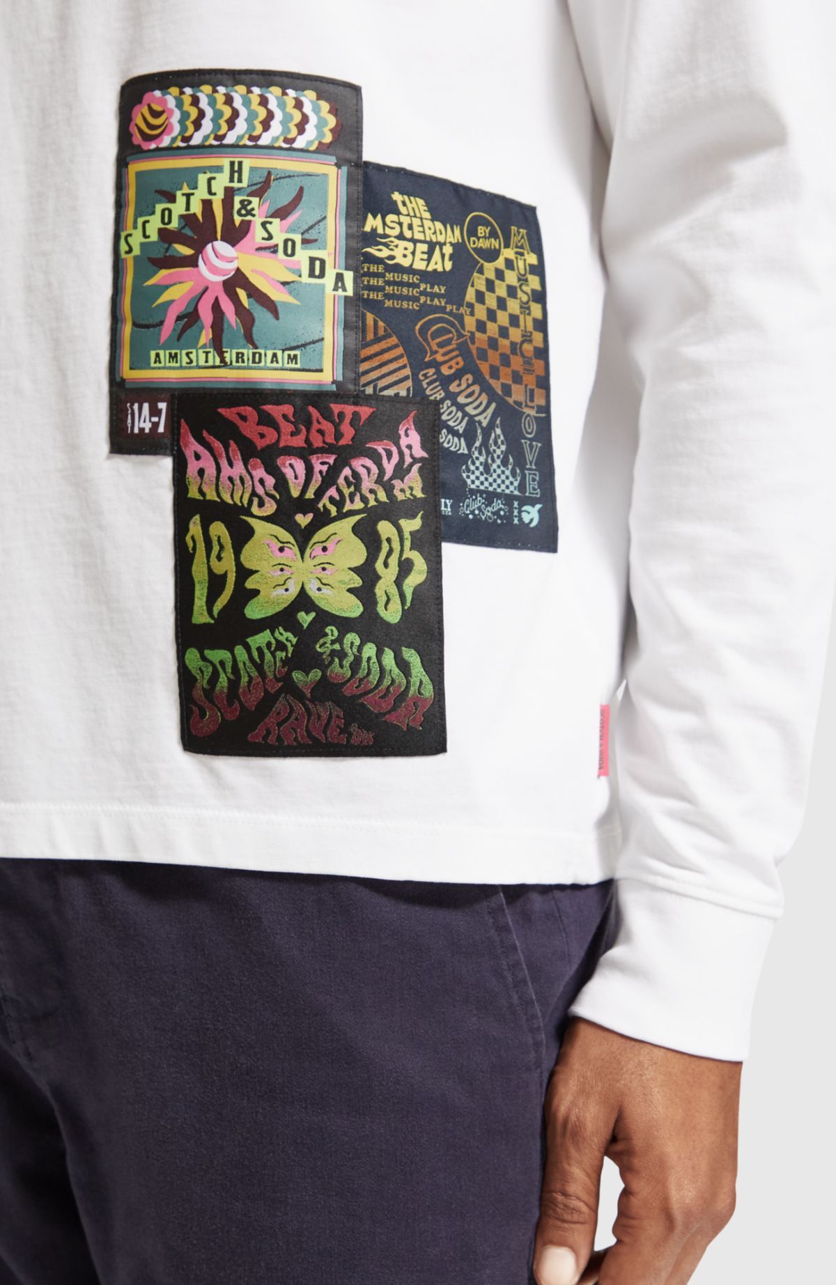 Relaxed fit badge long sleeve T-shirt in Organic Cotton