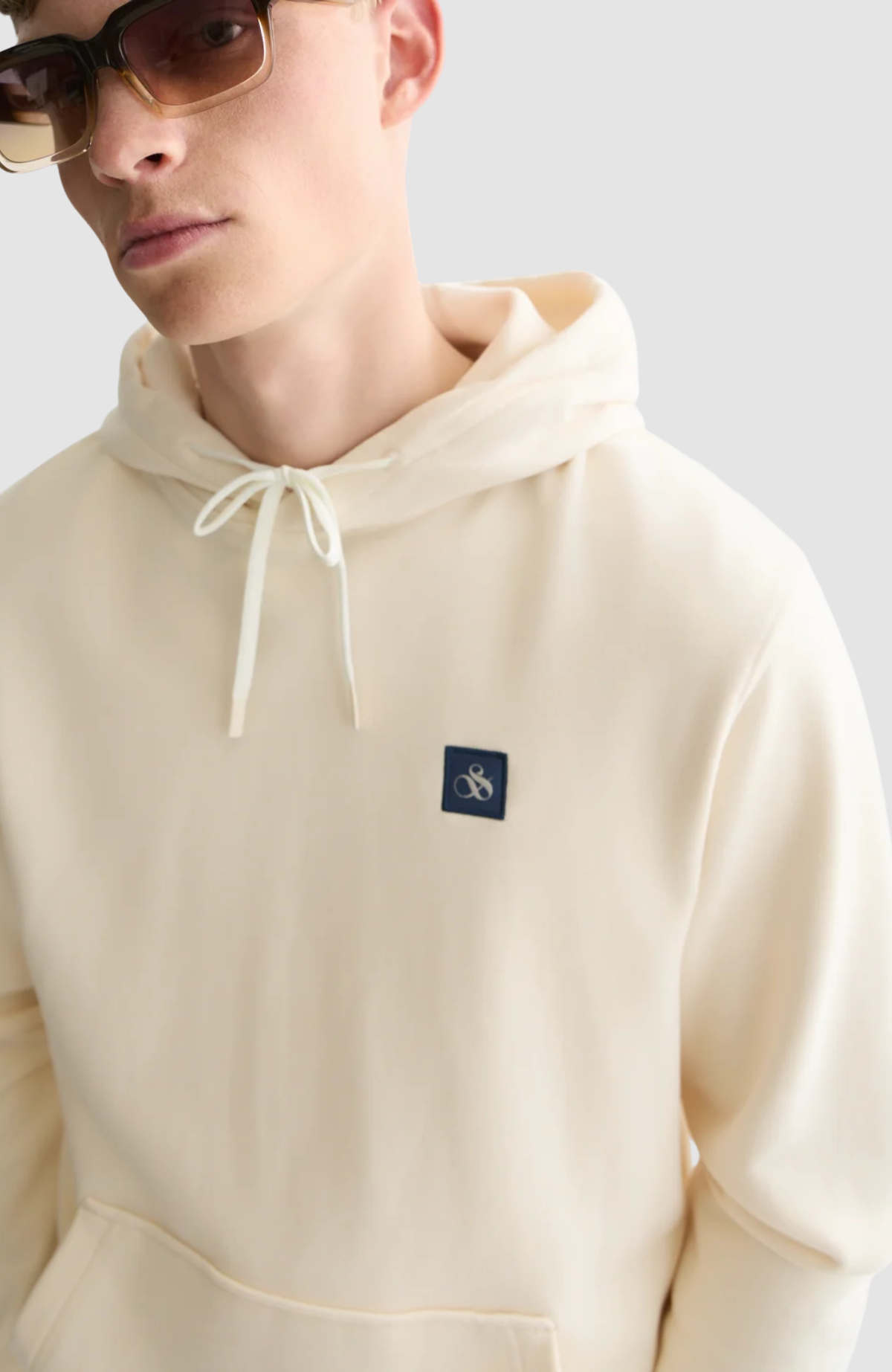 Logo badge regular-fit hoodie