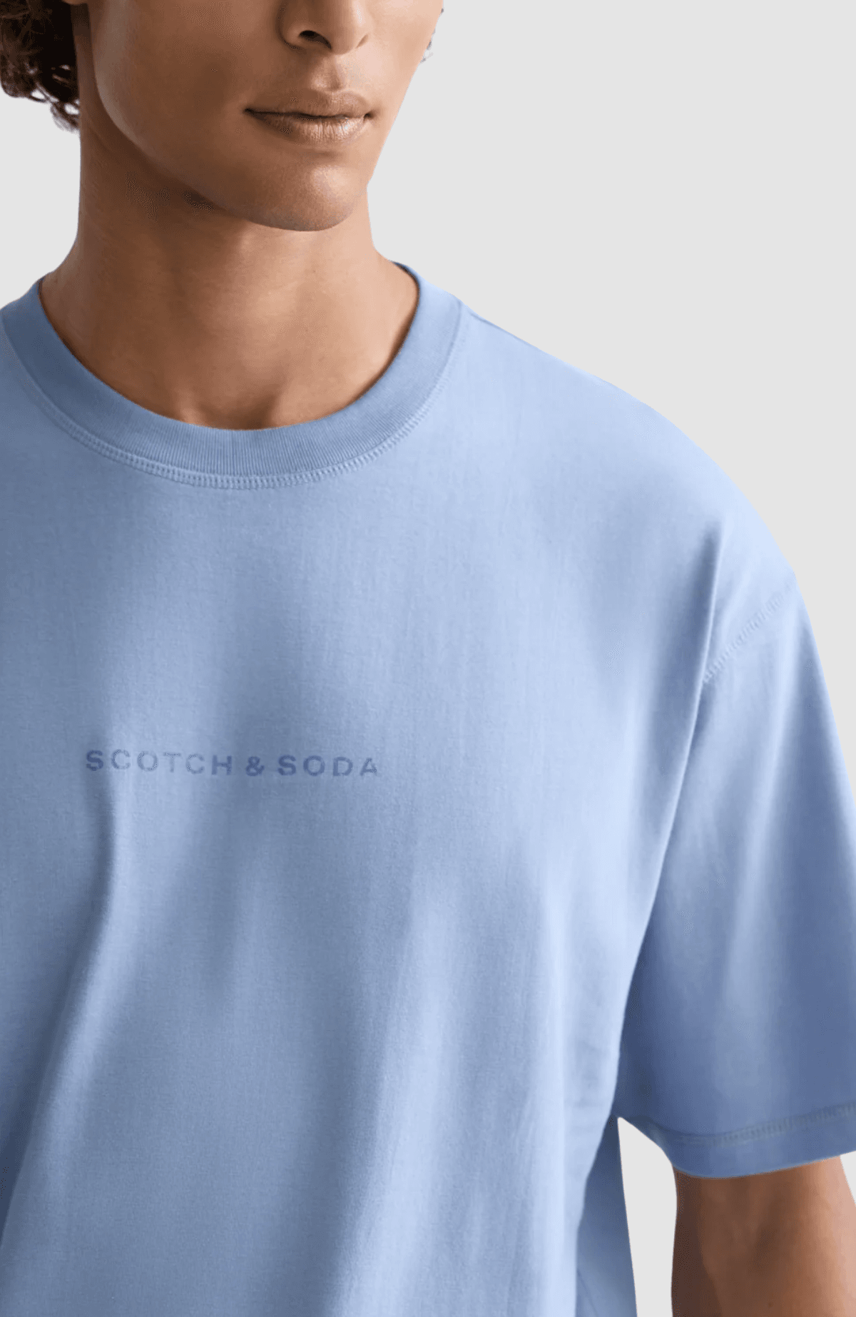 Seasonal core chest artwork relaxed-fit T-shirt